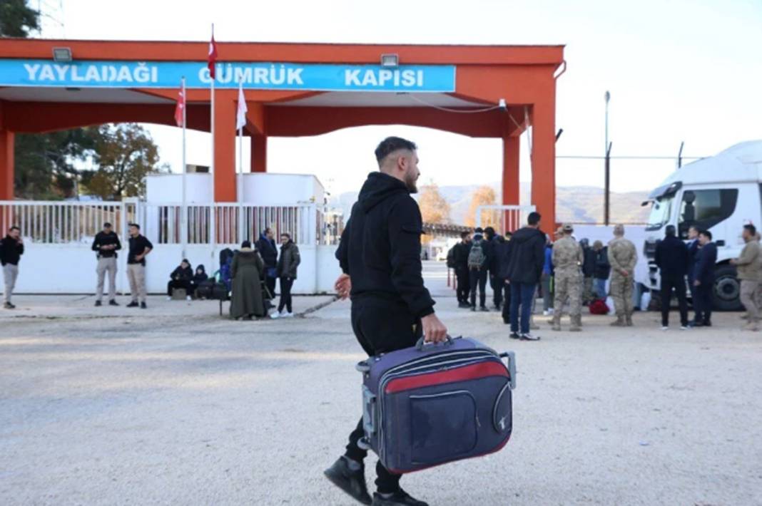 Suriyeliler ülkelerine dönmeye devam ediyor: Yayladağı Hudut Kapısı 11 yıl sonra yeniden açıldı 3